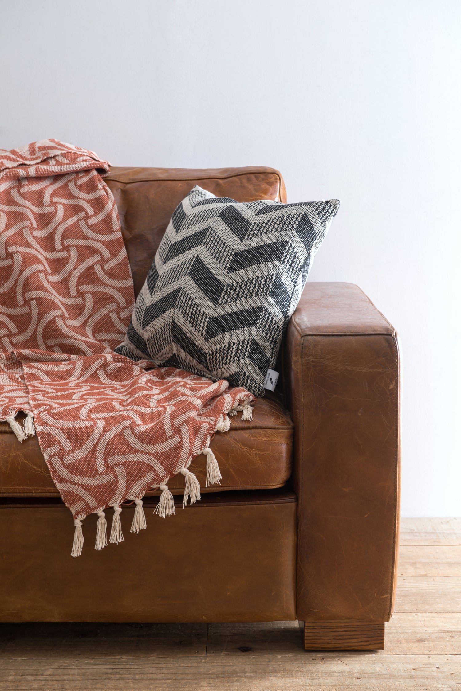 53376 MUKTクッションカバー ジグザグ チャコール