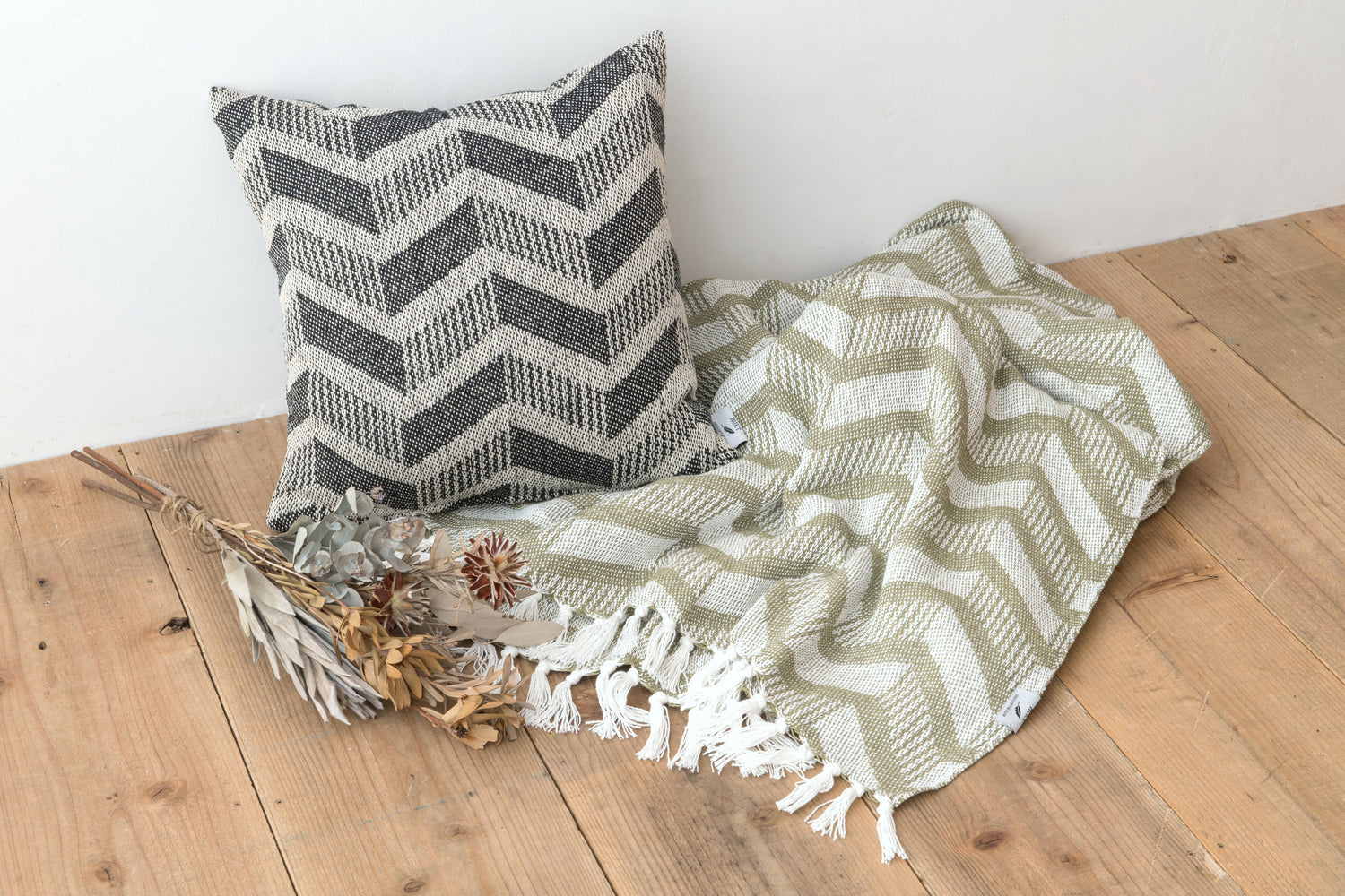 53376 MUKTクッションカバー ジグザグ チャコール