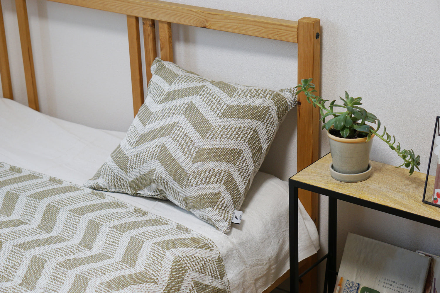 53377 MUKTクッションカバー ジグザグ ラテ