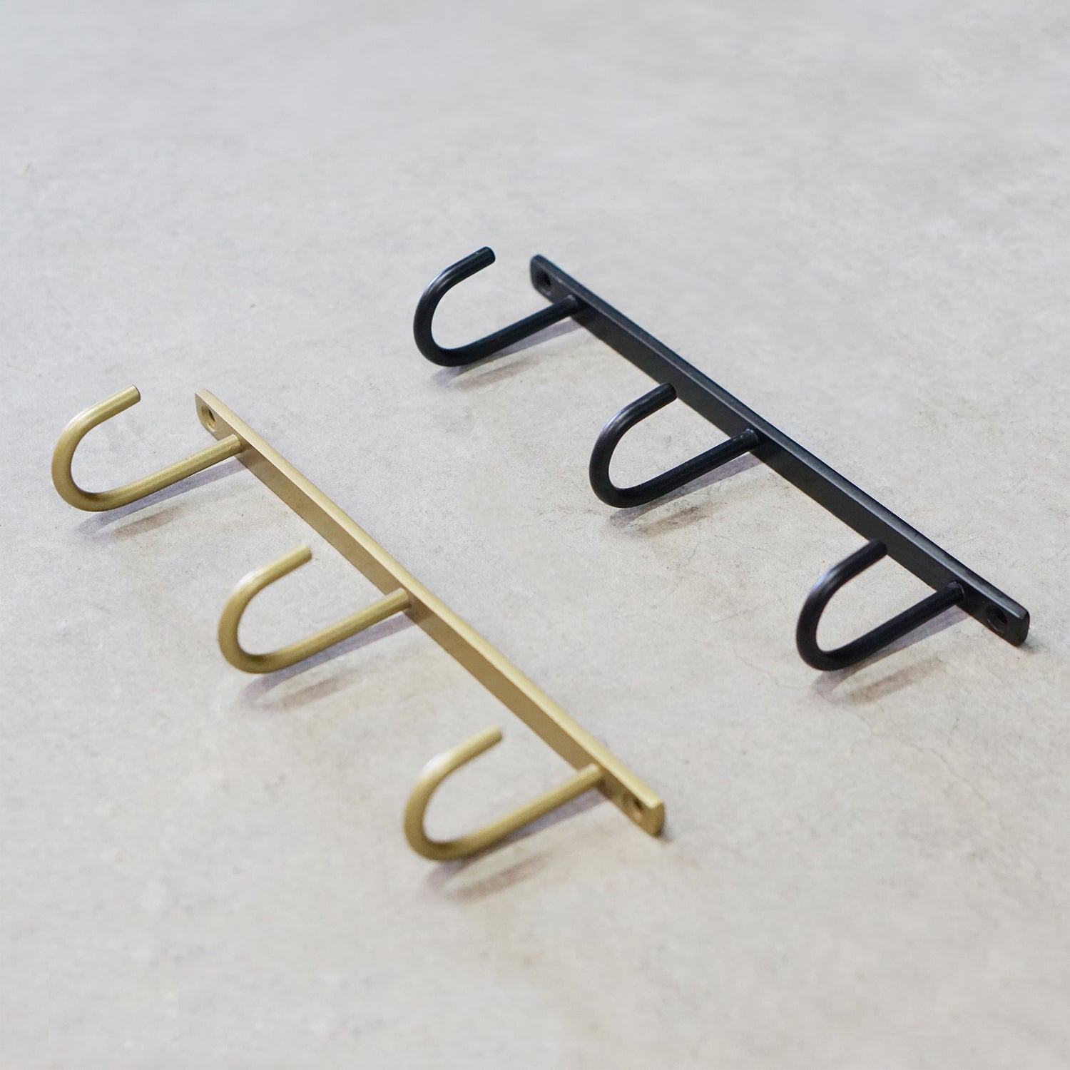 63144 アイアンハンギングフック　３連　アンティークゴールド