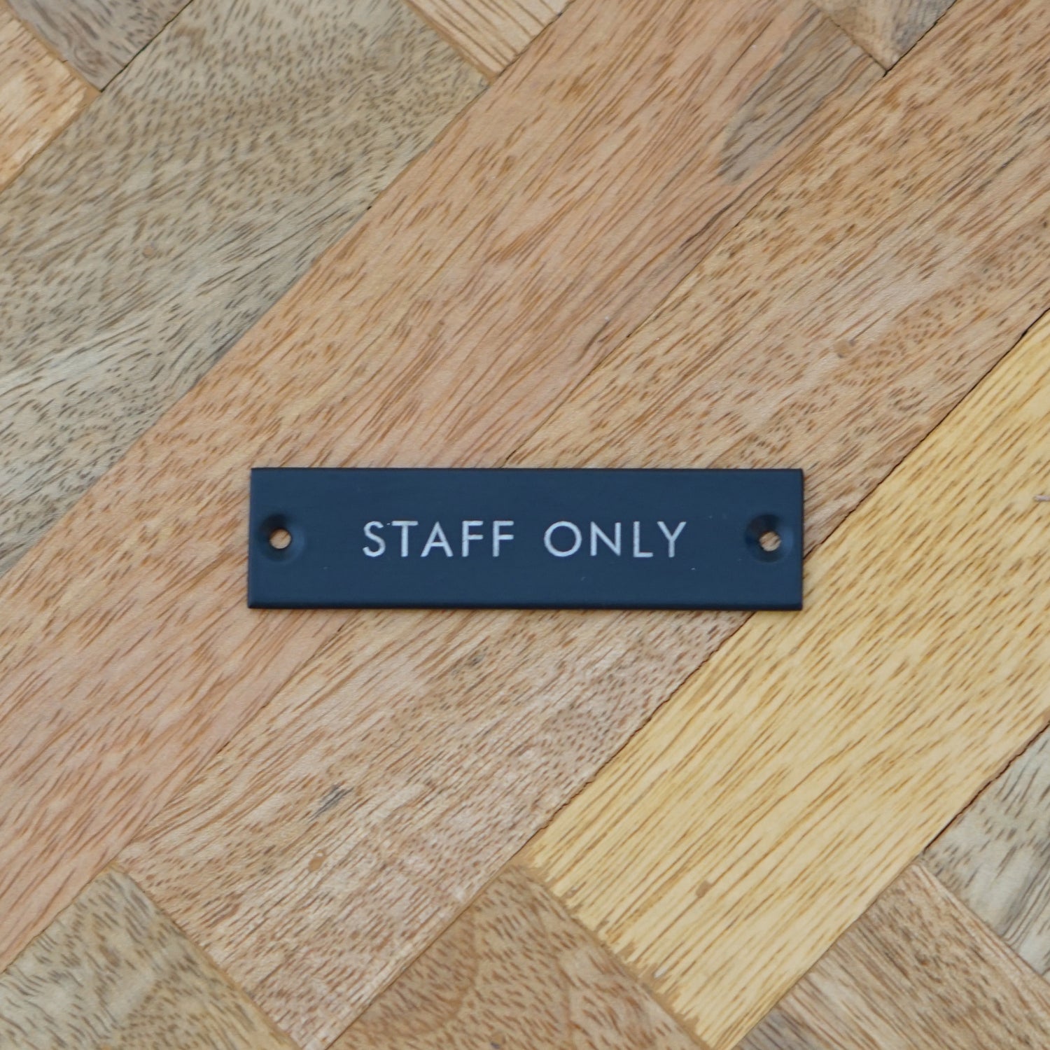 63957 サインプレート STAFF ONLY ブラック