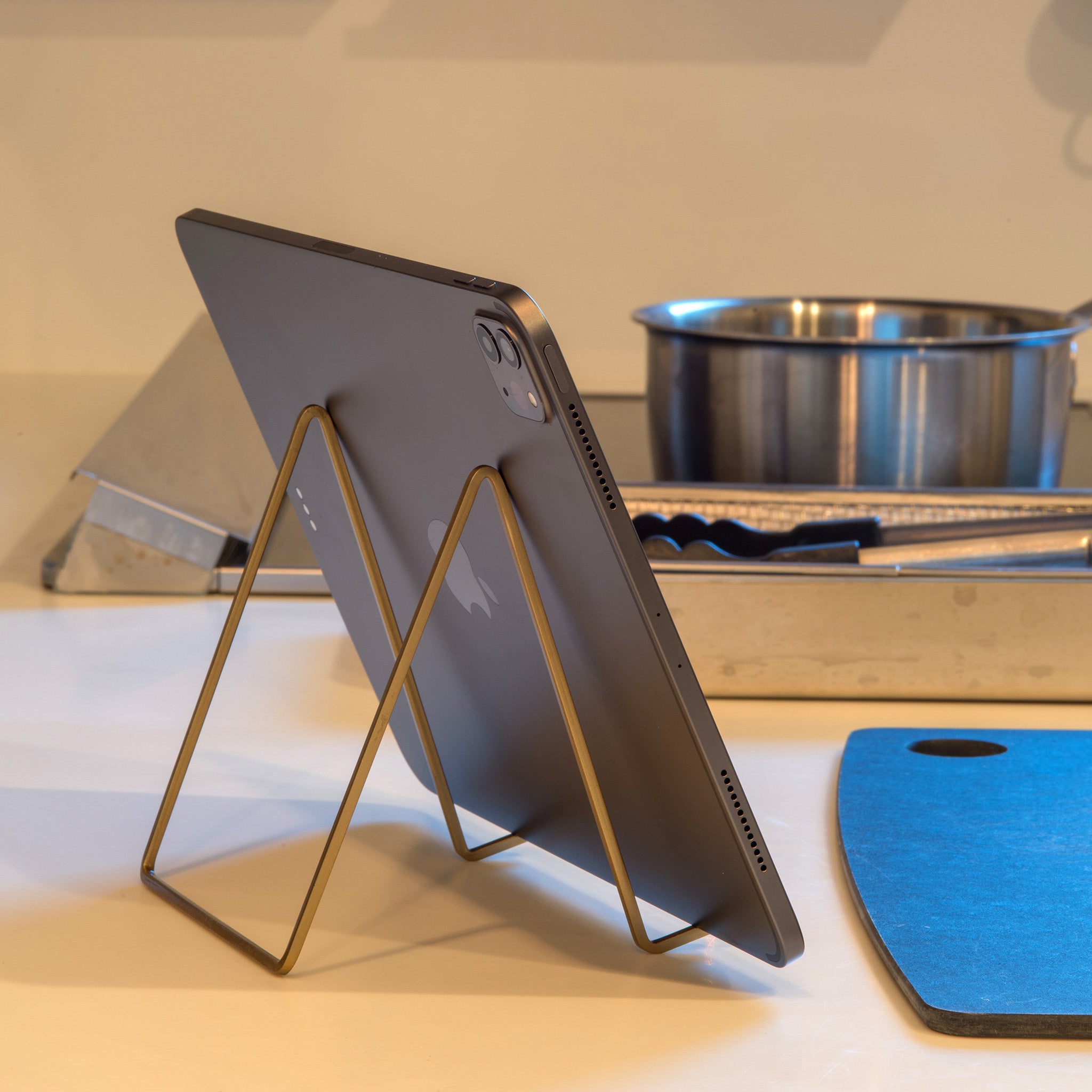 63984 ディスプレイスタンドL アンティークゴールド – POSH LIVING CO.,LTD
