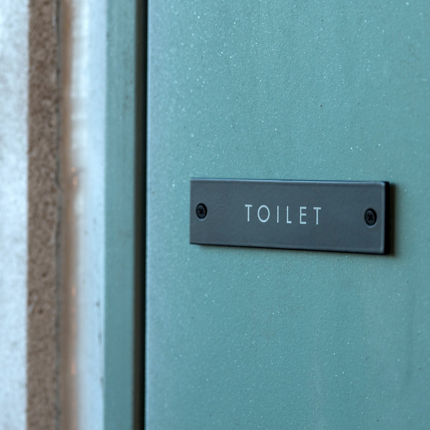 64022 サインプレート TOILET ブラック