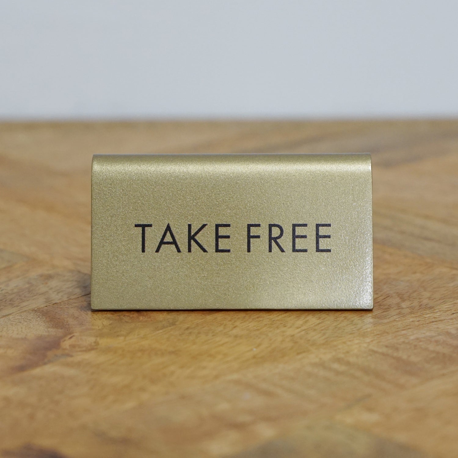 64038 スタンドサイン TAKE FREE AG